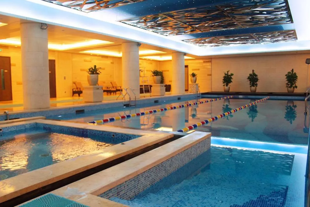 lake view in door pool (Copy).jpg